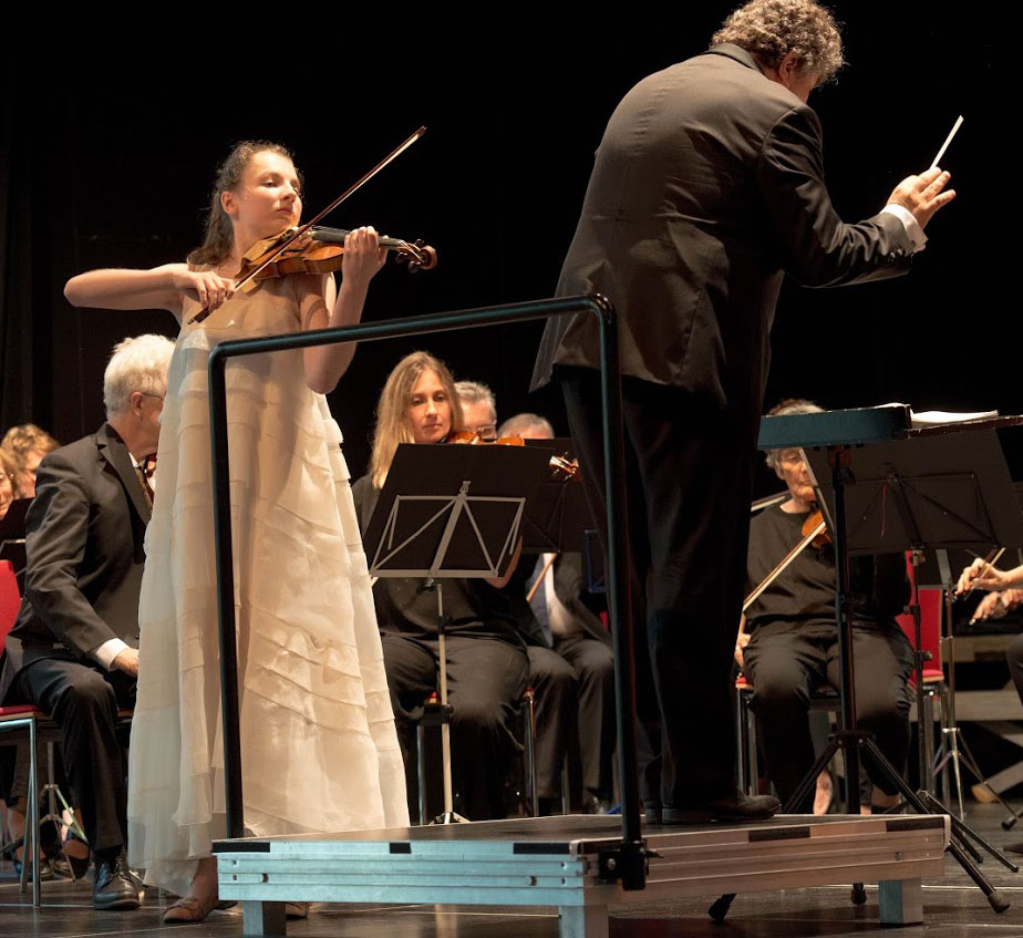 Sommerkonzert 2019: die 13-jährige Alma Keilhack spielt Bruchs Violinkonzert Nr.1